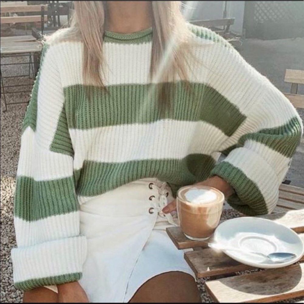 ✨Last1✨Oversized Green and Vanilla Striped Sweater - Picture 5 of 6
